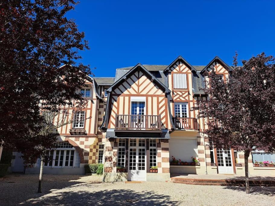 Studio Chic, Hyper Centre, 4 Minutes De La Plage Cabourg Exterior photo