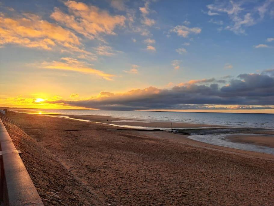 Studio Chic, Hyper Centre, 4 Minutes De La Plage Cabourg Exterior photo
